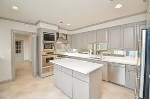 6 River Hollow Ln, Houston, TX 77027 - Photo 17