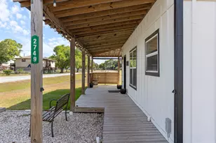 2749 W Bayshore Dr, Palacios, TX 77465 - Photo 5