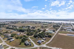 2749 W Bayshore Dr, Palacios, TX 77465 - Photo 35