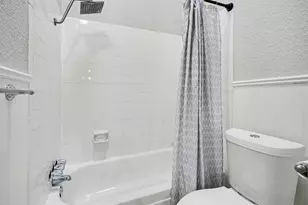 16607 Neumann Dr, Houston, TX 77058 - Photo 19