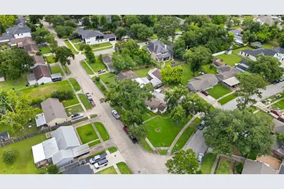 8409 Montridge Drive, Houston, TX 77055 - Photo 27