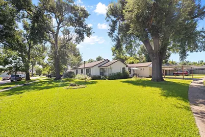 8409 Montridge Drive, Houston, TX 77055 - Photo 19