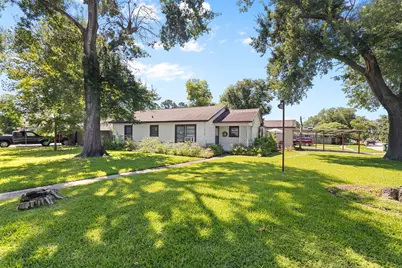8409 Montridge Drive, Houston, TX 77055 - Photo 17