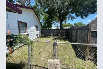 8409 Montridge Drive, Houston, TX 77055 - Photo 15