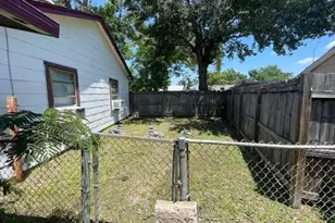 8409 Montridge Dr, Houston, TX 77055 - Photo 15