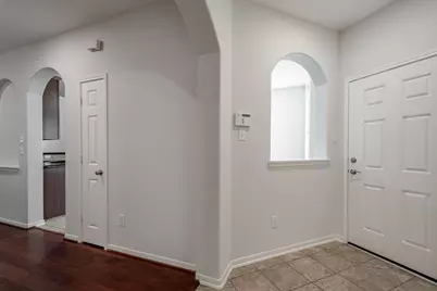 10019 Lynnwood Drive, Baytown, TX 77521 - Photo 9