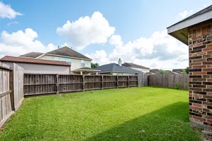 10019 Lynnwood Dr, Baytown, TX 77521 - Photo 35