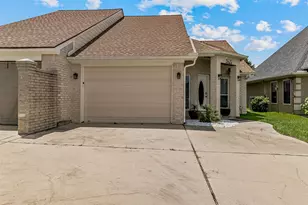11429 Outrigger Dr, Willis, TX 77318 - Photo 3