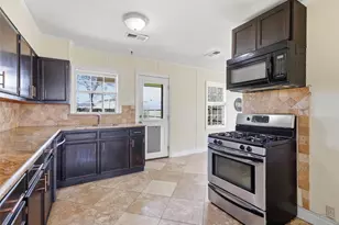 2110 7th St, Port Neches, TX 77651 - Photo 9