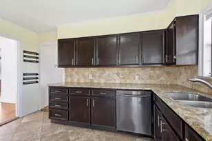 2110 7th St, Port Neches, TX 77651 - Photo 11