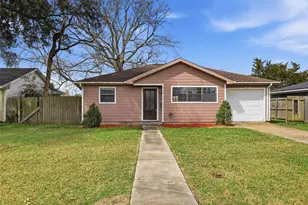 2110 7th St, Port Neches, TX 77651 - Photo 23