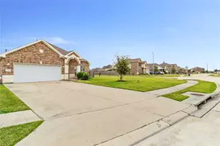 131 San Jacinto Dr, Baytown, TX 77523 - Photo 3