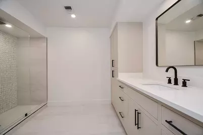 7528 Chevy Chase Drive, Houston, TX 77063 - Photo 25