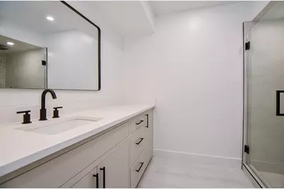 7528 Chevy Chase Drive, Houston, TX 77063 - Photo 23