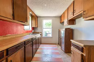 207 N Logan St, Texas City, TX 77590 - Photo 7