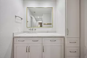 11711 Memorial Dr, Houston, TX 77024 - Photo 17