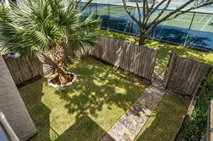 880 Tully Rd, Houston, TX 77079 - Photo 25