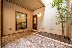 880 Tully Rd, Houston, TX 77079 - Photo 5