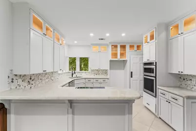 6 Thornhedge Court, The Woodlands, TX 77381 - Photo 9