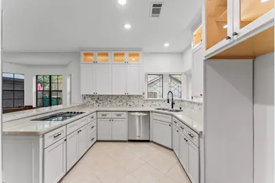 6 Thornhedge Court, The Woodlands, TX 77381 - Photo 7