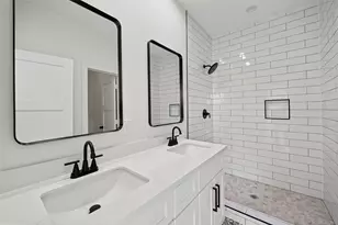 8421 Venus St, Houston, TX 77088 - Photo 23