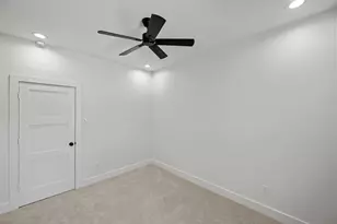 8421 Venus St, Houston, TX 77088 - Photo 47