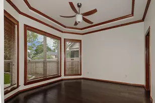 14 Graceful Elm Ct, The Woodlands, TX 77381 - Photo 9