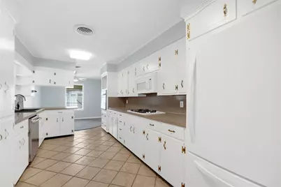 2202 Palomar Street, Baytown, TX 77520 - Photo 5