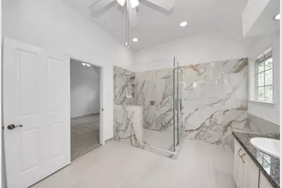 103 E Lakeridge Drive, The Woodlands, TX 77381 - Photo 35