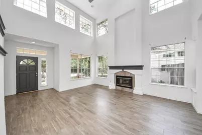 103 E Lakeridge Drive, The Woodlands, TX 77381 - Photo 7