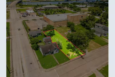 1026 W 4th Street, Freeport, TX 77541 - Photo 9