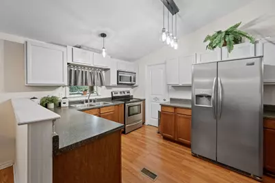 210 N 10th Street, Highlands, TX 77562 - Photo 7