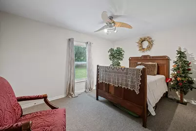 210 N 10th Street, Highlands, TX 77562 - Photo 17