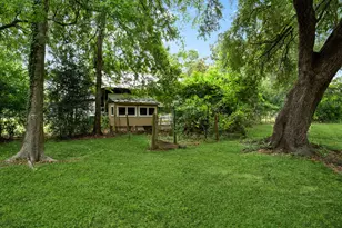 210 N 10th St, Highlands, TX 77562 - Photo 21