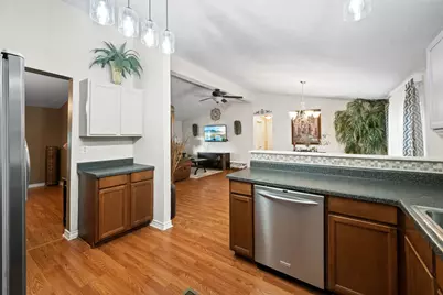 210 N 10th Street, Highlands, TX 77562 - Photo 9