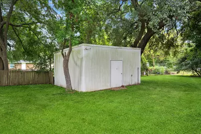 210 N 10th Street, Highlands, TX 77562 - Photo 23