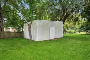 210 N 10th St, Highlands, TX 77562 - Photo 23