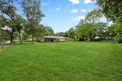 210 N 10th Street, Highlands, TX 77562 - Photo 19