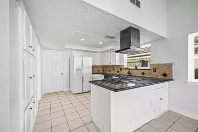 10407 Townhall Lane, Sugar Land, TX 77498 - Photo 7