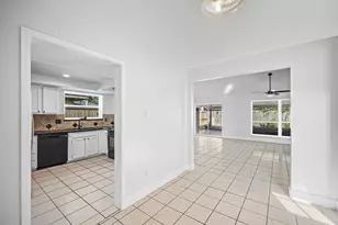 10407 Townhall Ln, Sugar Land, TX 77498 - Photo 5