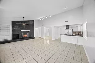 10407 Townhall Ln, Sugar Land, TX 77498 - Photo 9