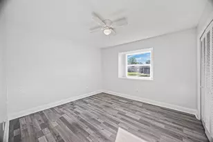 10407 Townhall Ln, Sugar Land, TX 77498 - Photo 13