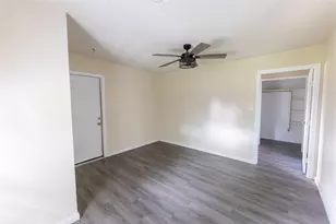 4942 Bataan Rd, Houston, TX 77033 - Photo 15