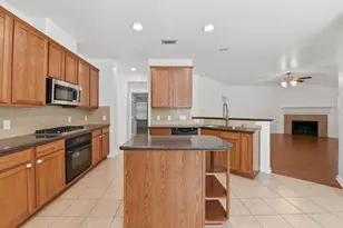 2008 Sandy Bank Ln, Pearland, TX 77581 - Photo 11