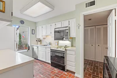 5311 Green Springs Drive, Houston, TX 77066 - Photo 11