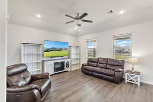 213 Kickapoo Dr, Anahuac, TX 77514 - Photo 17