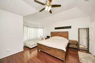 922 Bayhill Dr, Sugar Land, TX 77479 - Photo 17