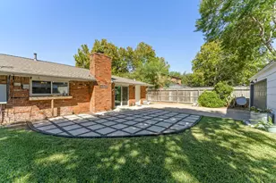 2515 Blue Willow Dr, Houston, TX 77042 - Photo 15