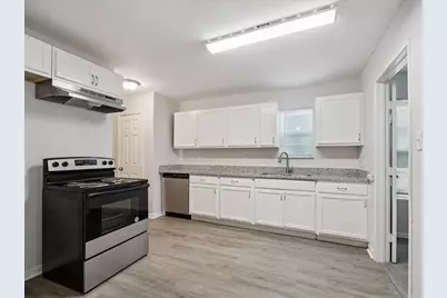 820 Texas Street, Liberty, TX 77575 - Photo 3