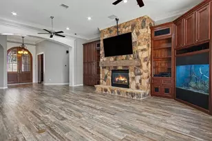 15569 Crown Oaks Dr, Montgomery, TX 77316 - Photo 9